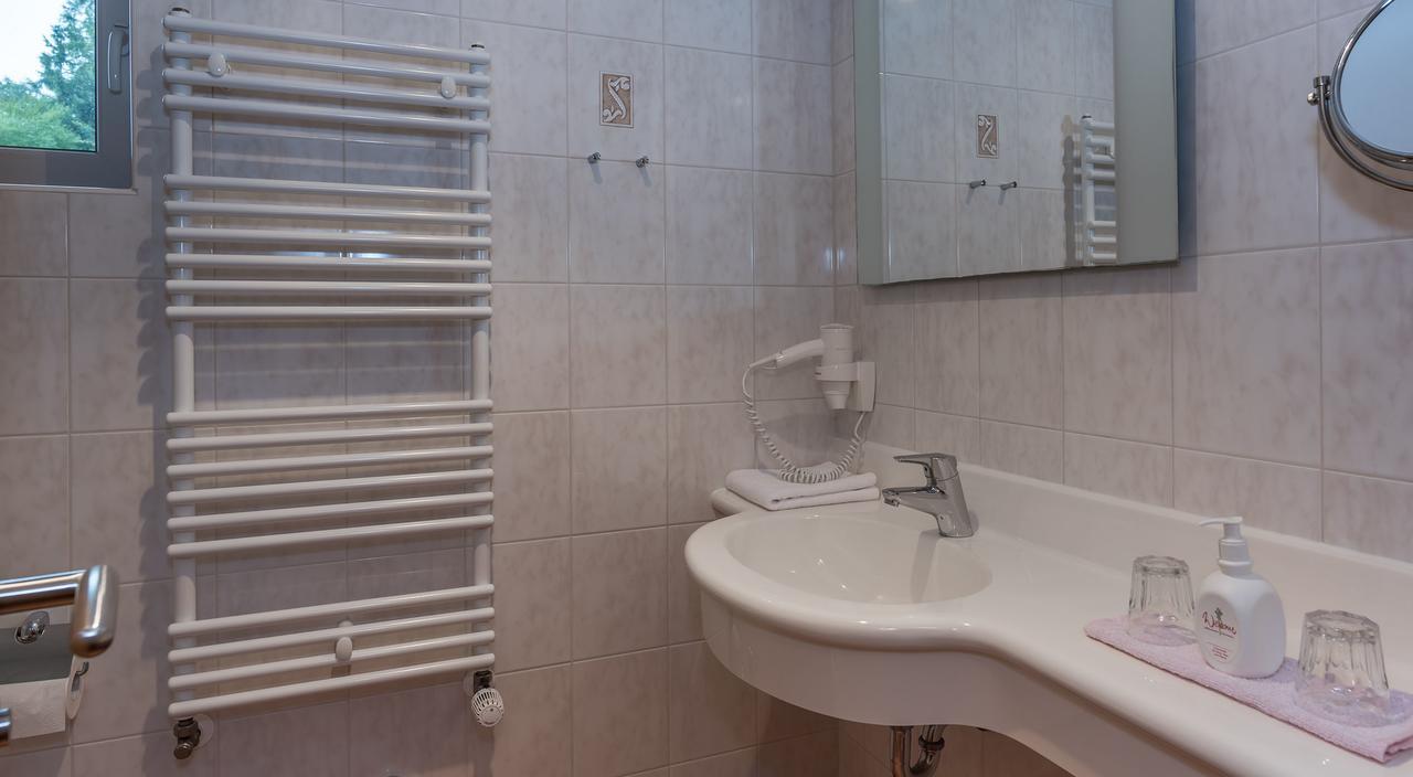 Hotel Mutz Garni Inning am Ammersee Buitenkant foto